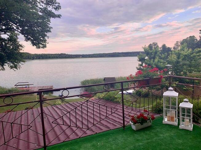 Dom w Augustowie z linią brzegową jeziora