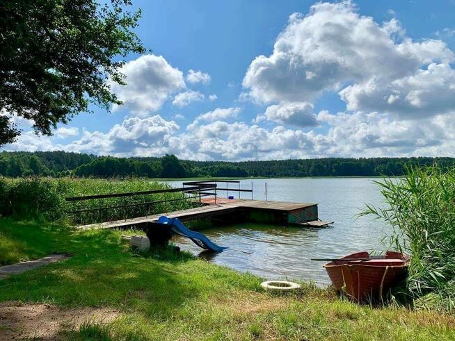 Dom w Augustowie z linią brzegową jeziora