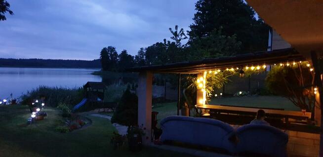 Dom w Augustowie z linią brzegową jeziora