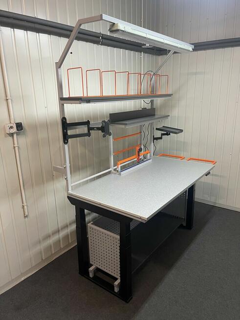 Stół do pakowania z elektryczną regulacją wysokości NOWOŚĆ