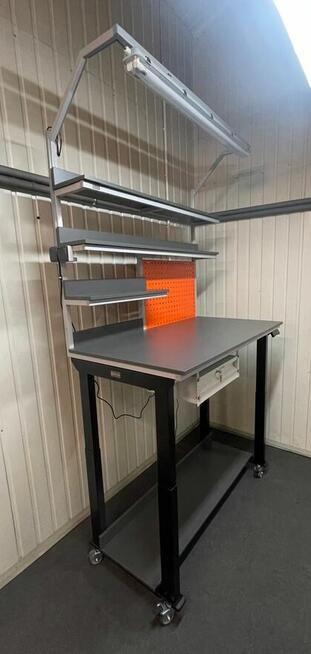 Stół do pakowania z elektryczną regulacją wysokości NOWOŚĆ