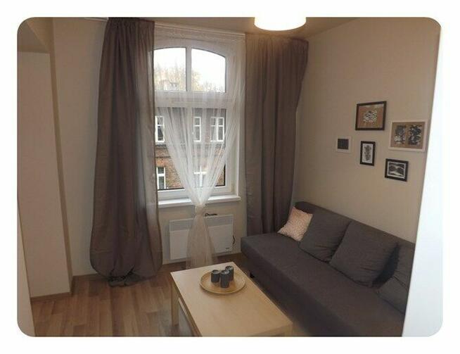 Wynajmę jasną kawalerkę, Ślusarska 6