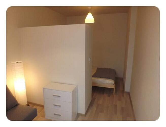 Wynajmę jasną kawalerkę, Ślusarska 6