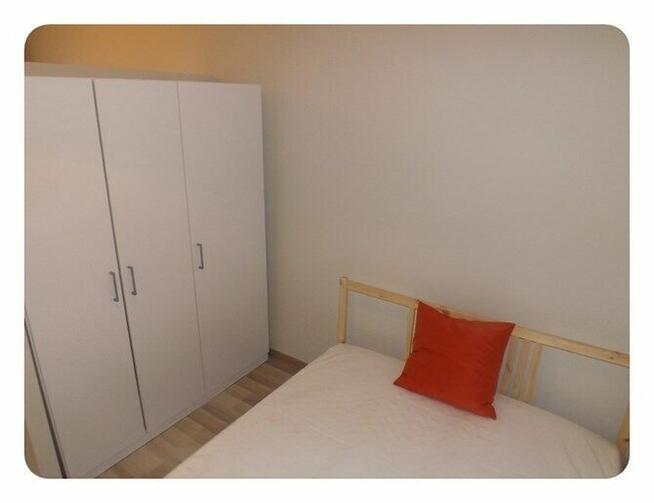 Wynajmę jasną kawalerkę, Ślusarska 6