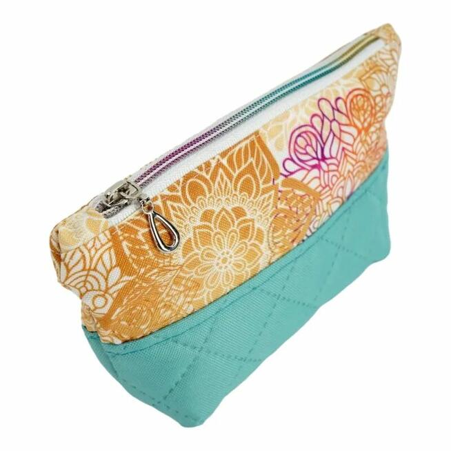 Kosmetyczka Mandale na białym dla niej