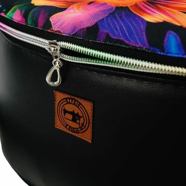 Duża Torebka Nerka Damska - Czarna i Purpurowy Ogród