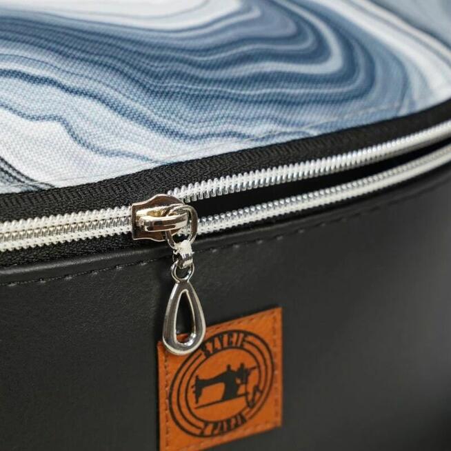 Czarna Nerka Marmurowa – Stylowa Torebka Damska