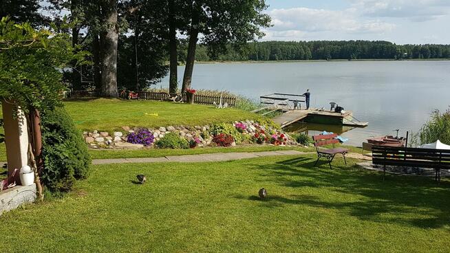 Dom w Augustowie z linią brzegową jeziora