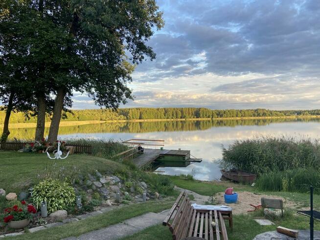 Dom w Augustowie z linią brzegową jeziora