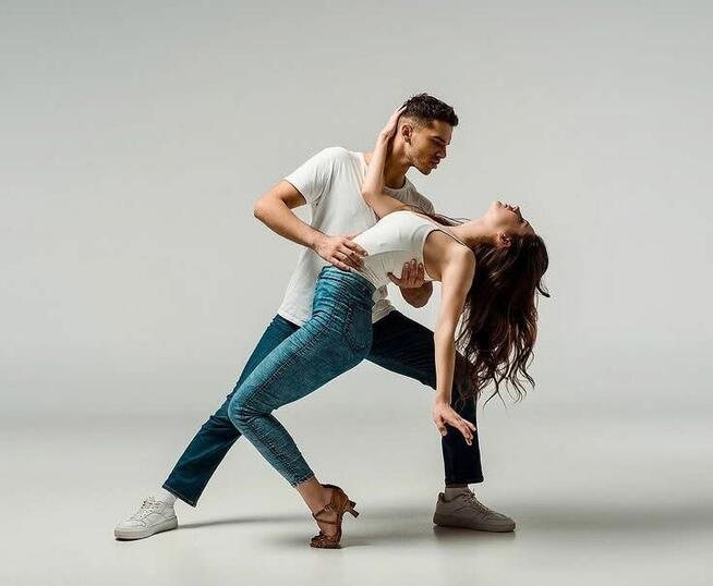 Bachata Salsa Kizomba UrbanKiz Dla Osób Początkujących