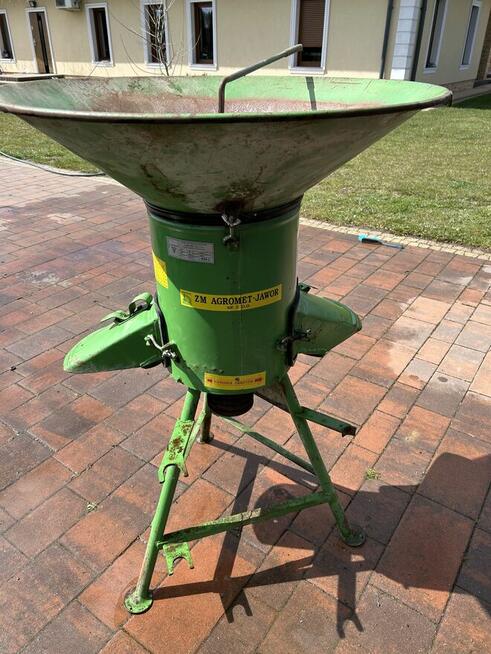 Młynek do zboża bąk