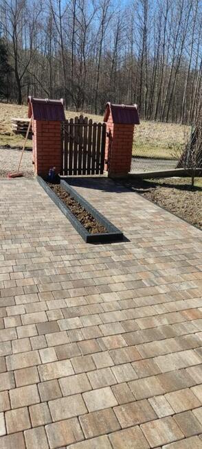 Prace ziemne i brukarstwo.