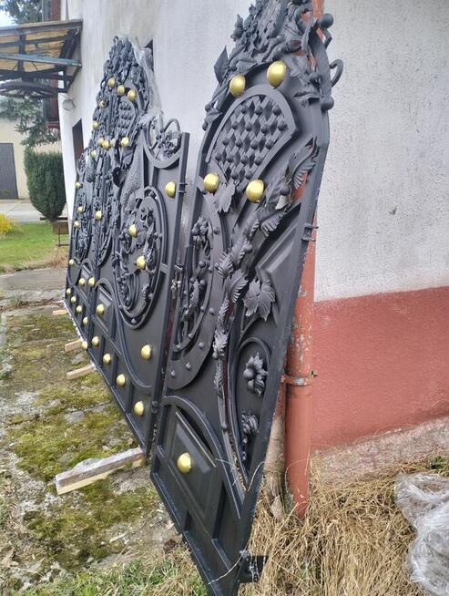 Brama wjazdowa dwuskrzydłowa