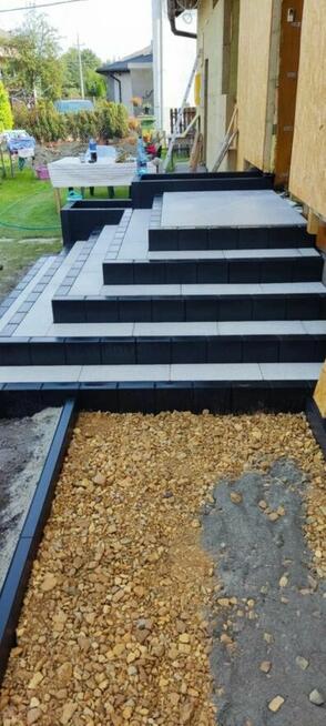 Prace ziemne i brukarstwo.