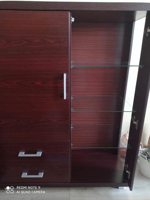 Sprzedam stół, 4 krzesła, komodę, szafkę RTV i półkę.