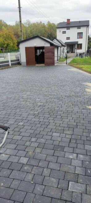 Prace ziemne i brukarstwo.