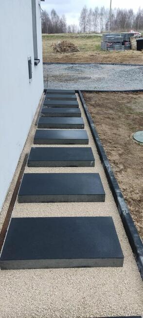 Prace ziemne i brukarstwo.