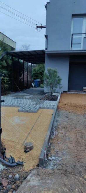 Prace ziemne i brukarstwo.