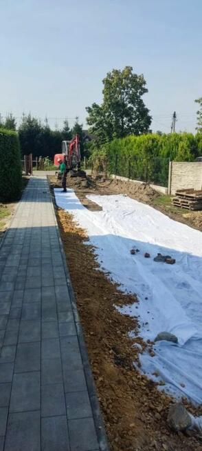 Prace ziemne i brukarstwo.