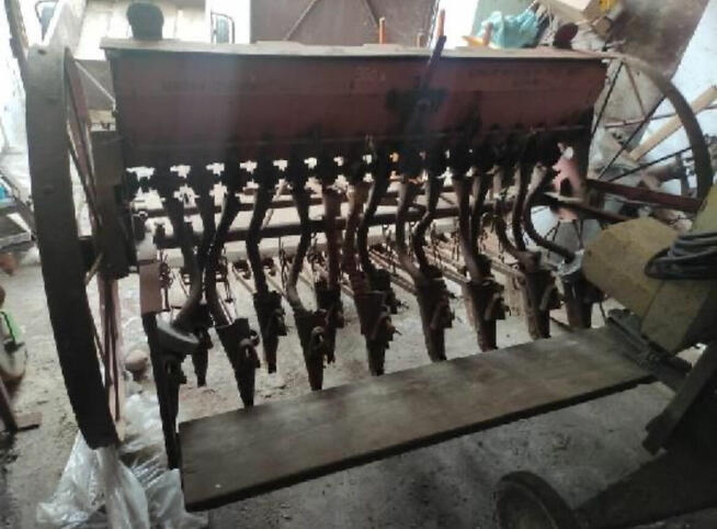 Siewnik 15-lejowy i grabarko-przewracarka