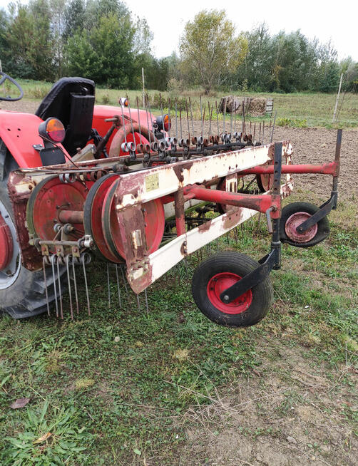 Siewnik 15-lejowy i grabarko-przewracarka