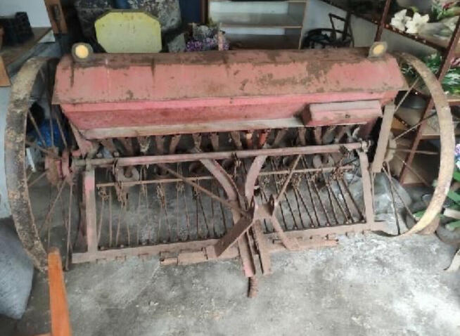 Siewnik 15-lejowy i grabarko-przewracarka