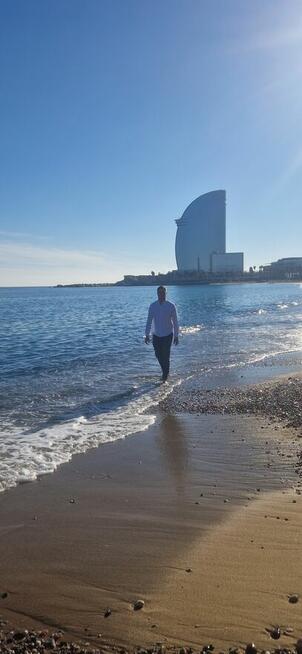 Zbudowany, kulturalny