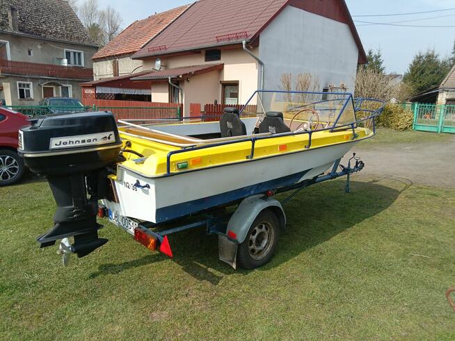 Sprzedam łódź z laweta i silnikiem