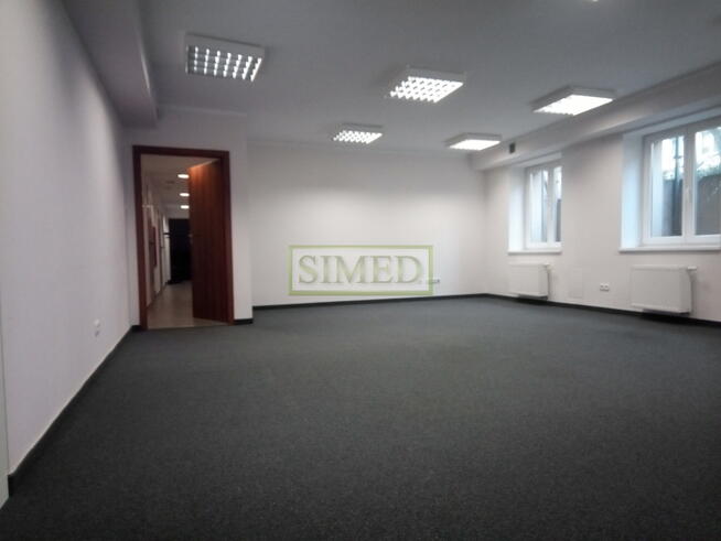 Zabytkowa kamienicarecepcja,dostęp24h,niski parter