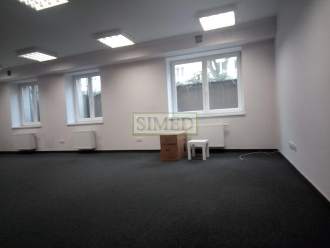 Zabytkowa kamienicarecepcja,dostęp24h,niski parter