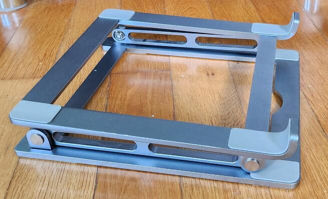 Metalowa podstawka pod laptopa tablet