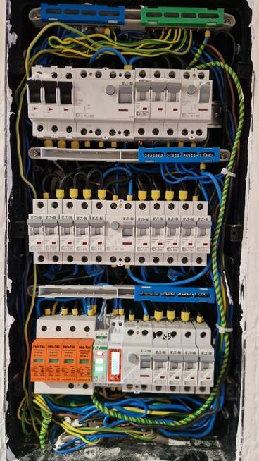 Usługi elektryczne, Elektryk, przeglądy