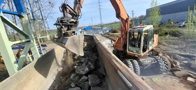 TRANSPORT GRUZU, ZIEMI, MATERIAŁÓW SYPKICH - DO 25 TON