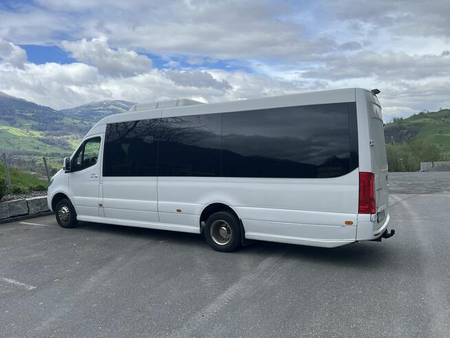 Przewozy pracownicze Poznań przewozy na lotniska przewózosób