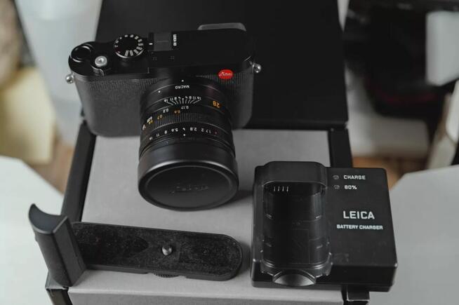 Leica Q3 z oryginalnym uchwytem, w pudełku, z gwarancją