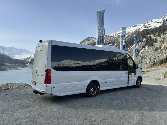 Przewozy pracownicze Poznań przewozy na lotniska przewózosób