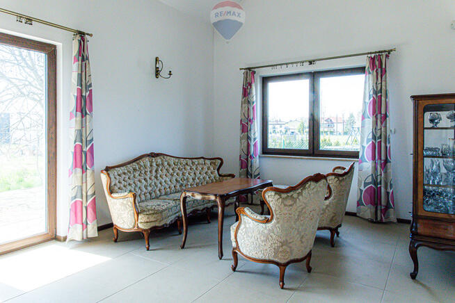 Nowy dom z otwartą przestrzenią nad salonem