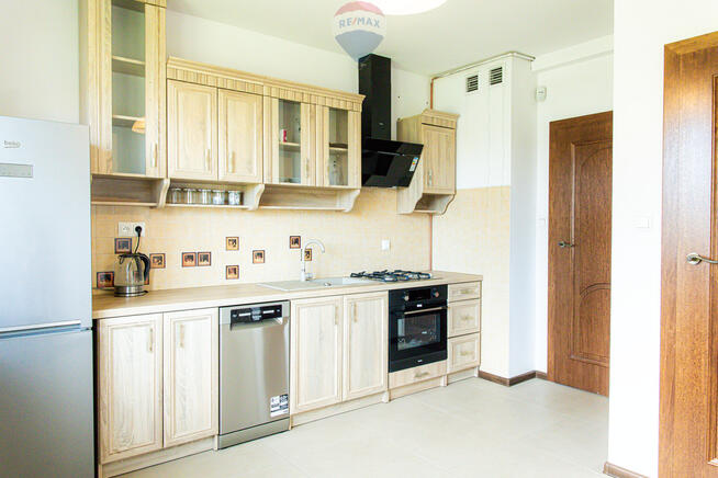 Nowy dom z otwartą przestrzenią nad salonem