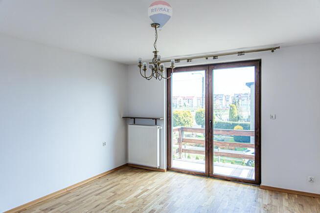 Nowy dom z otwartą przestrzenią nad salonem