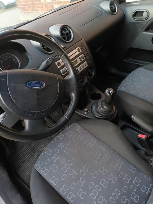 Sprzedam Forda Fiestę