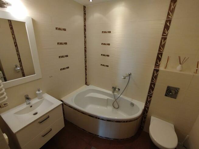 Przestronne, 2-pokojowe mieszkanie z balkonem i garażem - C