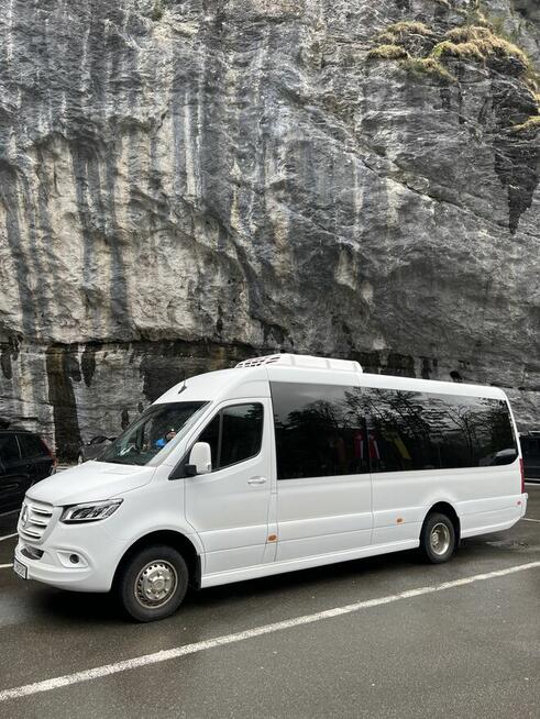 Przewozy pracownicze Poznań przewozy na lotniska przewózosób