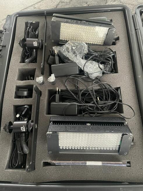 Lampy błyskowe z akcesoriami