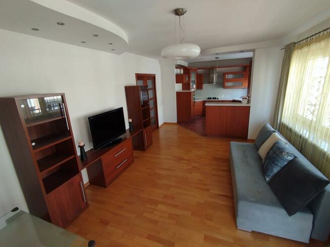 Przestronne, 2-pokojowe mieszkanie z balkonem i garażem - C