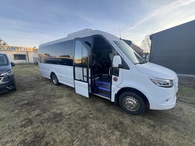 Przewozy pracownicze Poznań przewozy na lotniska przewózosób