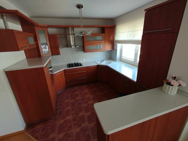 Przestronne, 2-pokojowe mieszkanie z balkonem i garażem - C