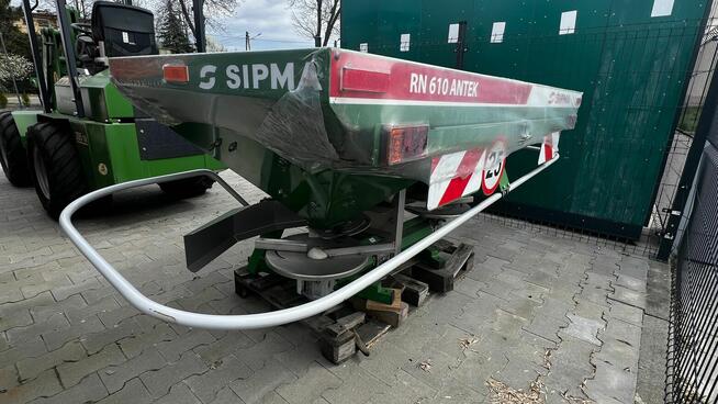 Rozsiewacz nawozów mineralnych SIPMA RN 610 ANTEK