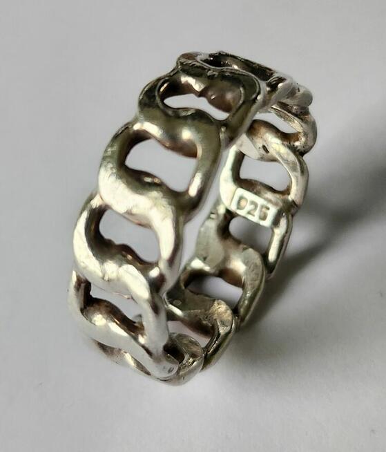 Srebrny pierścionek obrączka pancerka