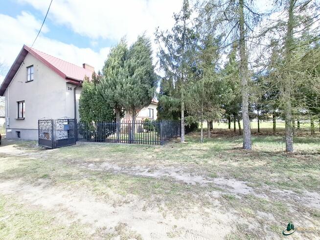 SIEDLISKO Z BUDYNKIEM MIESZKALNYM WRAZ Z BUDYNKAMI GOSPOD.