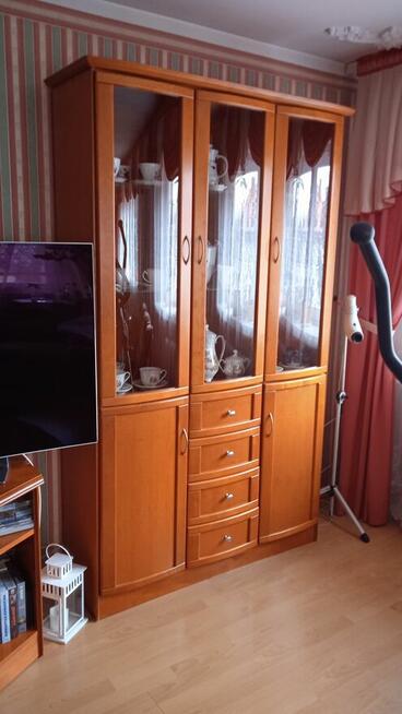 Komplet mebli pokojowych drewnianych 4400,00 zł.